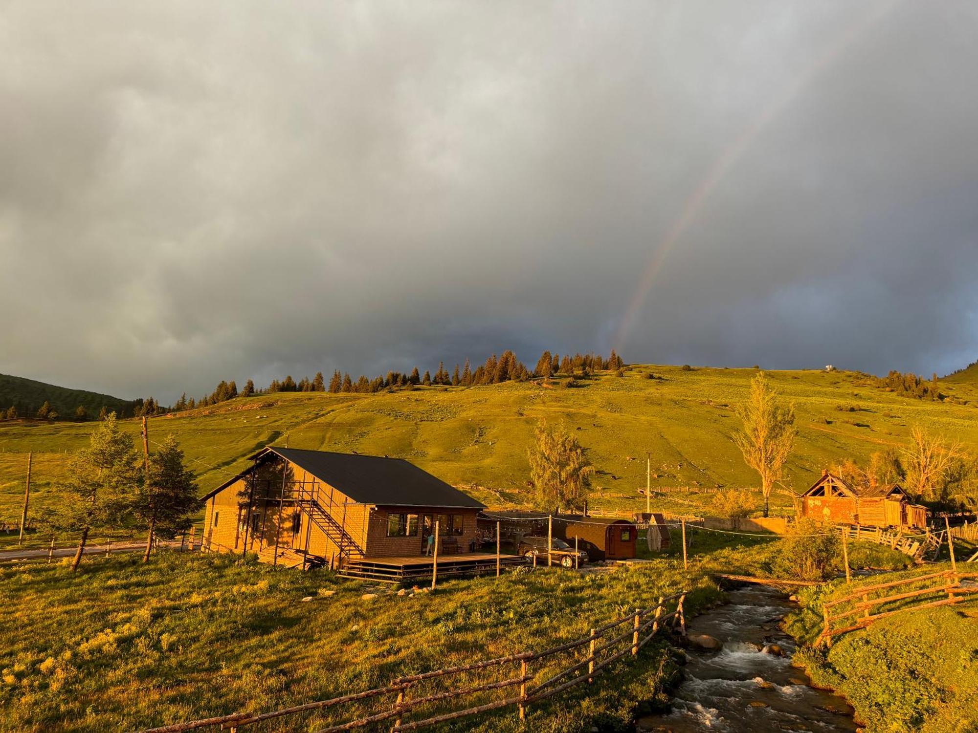Mine Hostel Dzhergalan Jyrgalan Eksteriør bilde