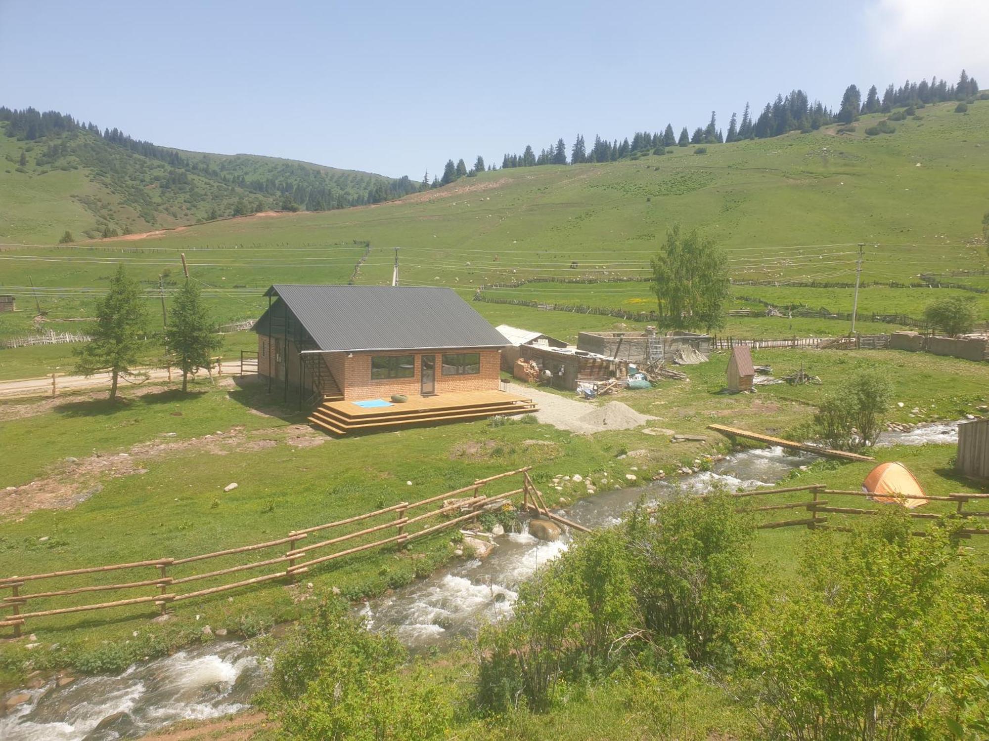 Mine Hostel Dzhergalan Jyrgalan Eksteriør bilde
