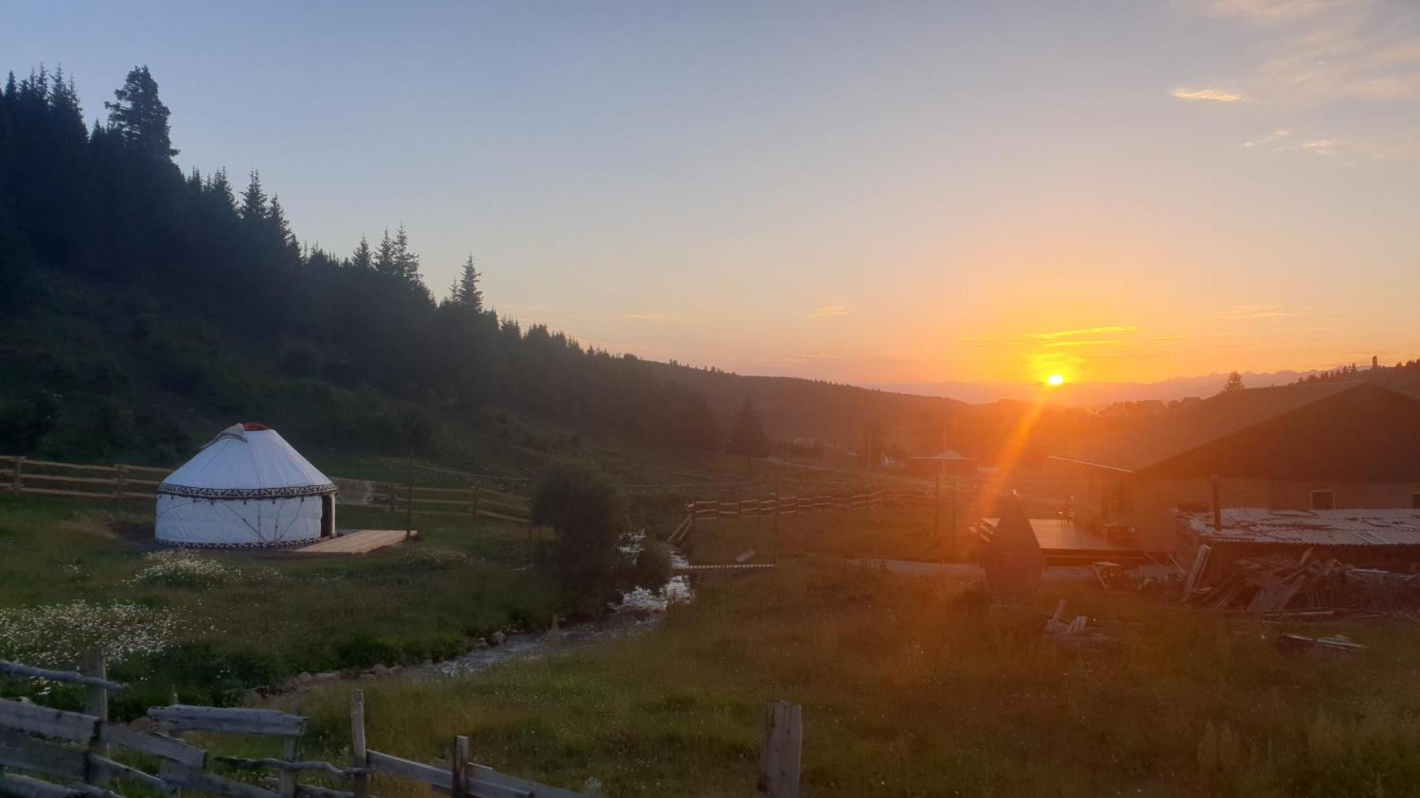 Mine Hostel Dzhergalan Jyrgalan Eksteriør bilde
